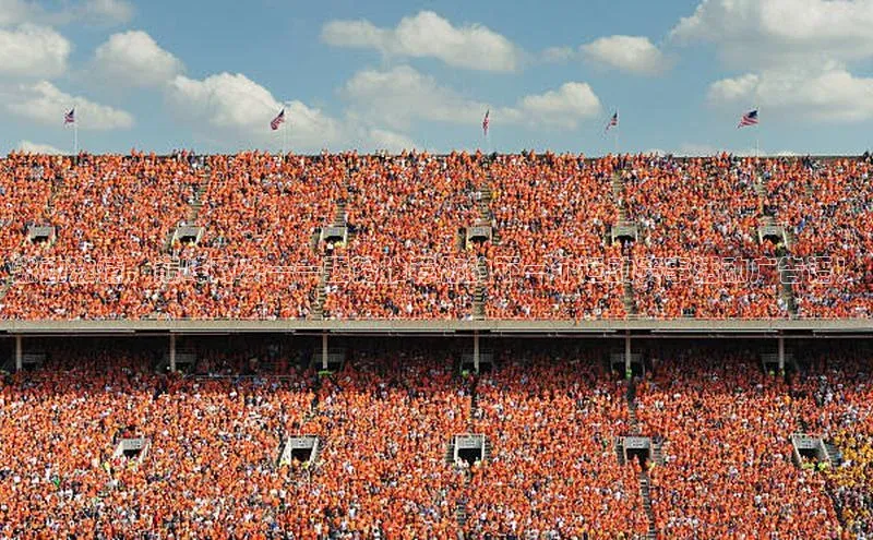 燃动激情，巅峰对决——强势推荐你的下一个运动赛事活动广告语！